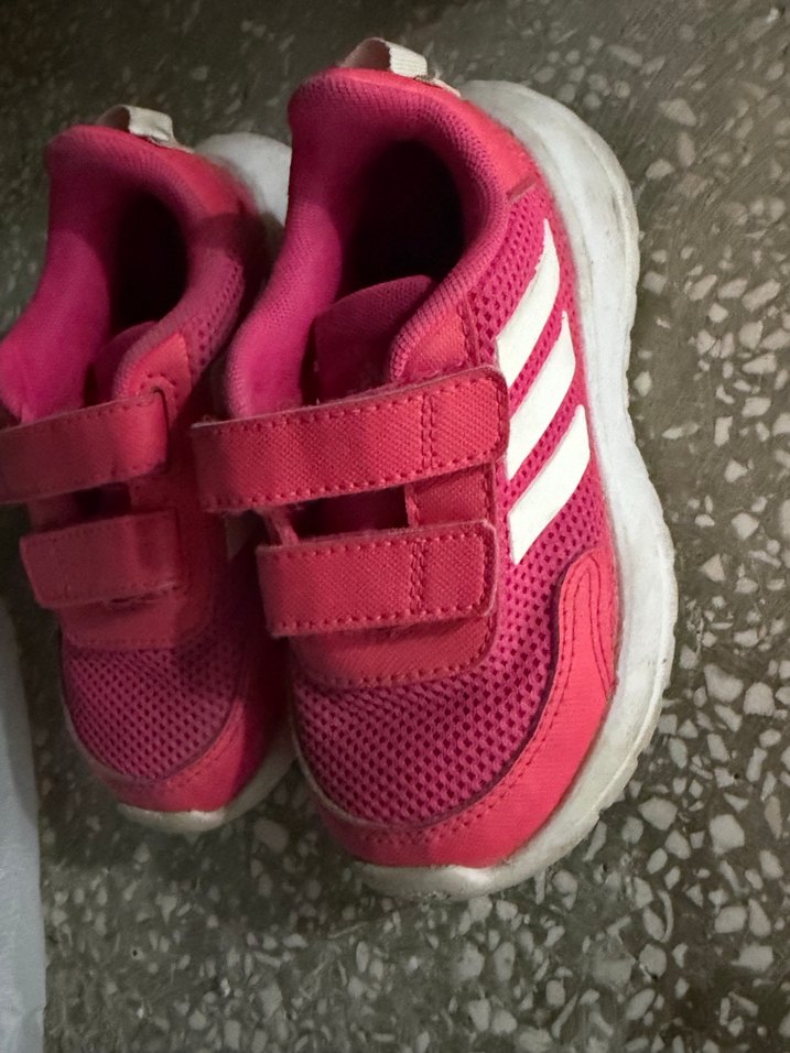 Kızlar için Pembe Cırt Cırtlı Spor Ayakkabı - Görsel 4