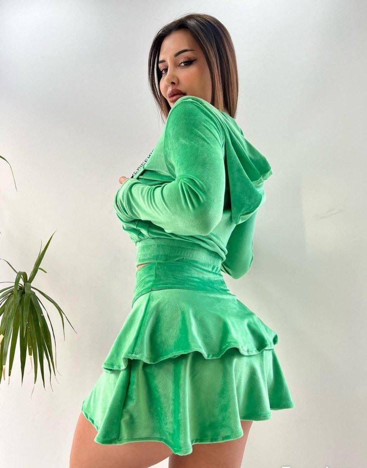 Yeşil Mini Etekli İçi Şortlu, Kadife  Takım - Görsel 2