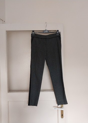 H&M Kadın Siyah Desenli Esnek Kumaş Pantolon 34. XS - Görsel 2
