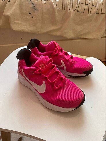 Nike kız çocuk ayakkabı