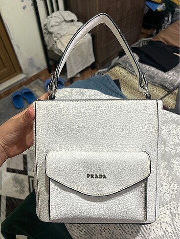 Prada beyaz model çanta