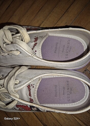 Disney prensesleri sneakers