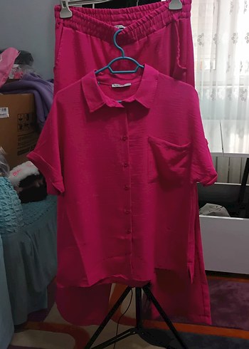 Pembe Kısa Kollu Düğmeli Kadın Gömlek - Görsel 3