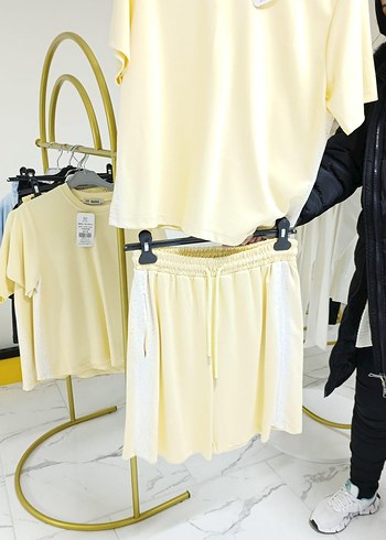 Sarı Mini Kadın Tişört, Kısa Kollu, Rahat Kesim - Görsel 4