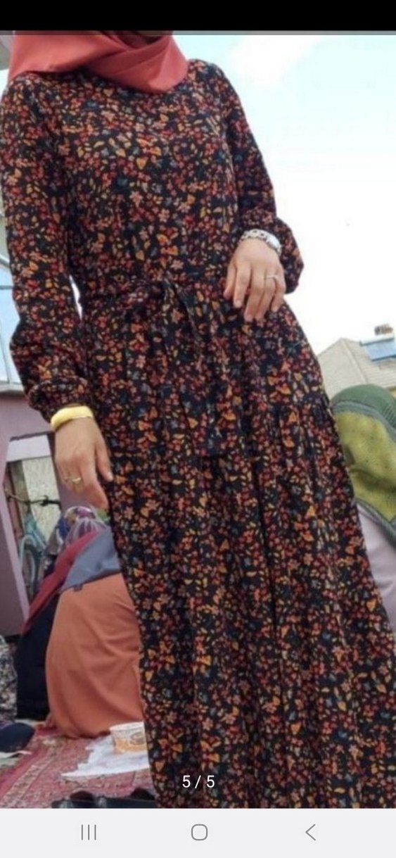 Çiçekli tesettür elbise - Görsel 2