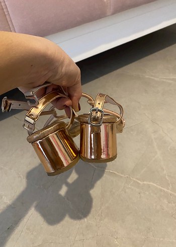 Altın Renkli Parlak Yılan Desenli İnce Topuklu - Görsel 5