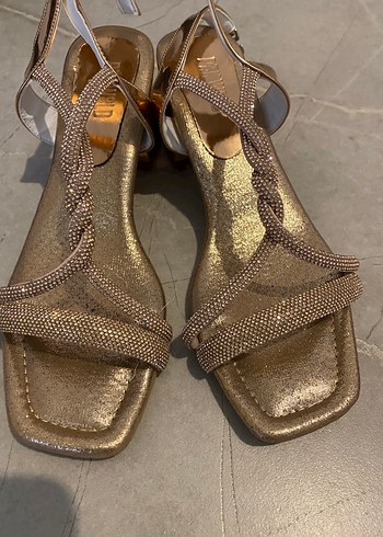 Altın Renkli Parlak Yılan Desenli İnce Topuklu - Görsel 4