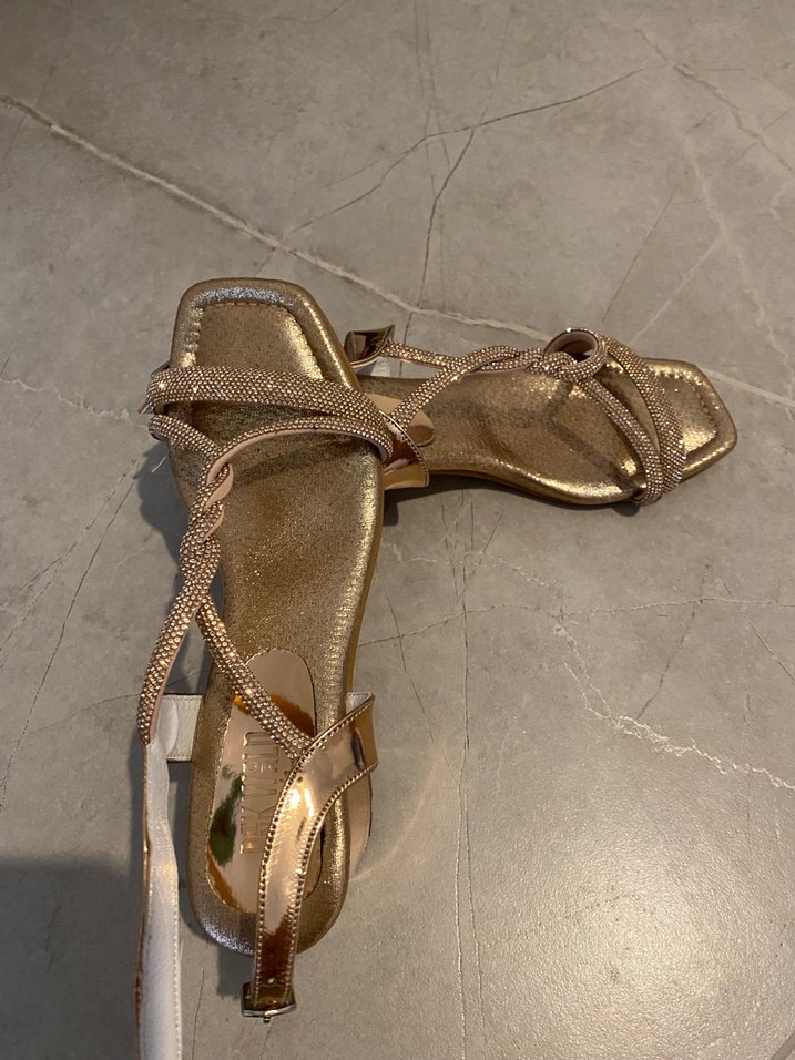 Altın Renkli Parlak Yılan Desenli İnce Topuklu - Görsel 3