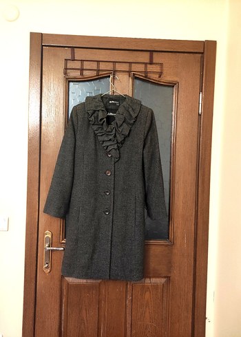 xl Beden Düğmeli Fırfırlı Gri Kaban