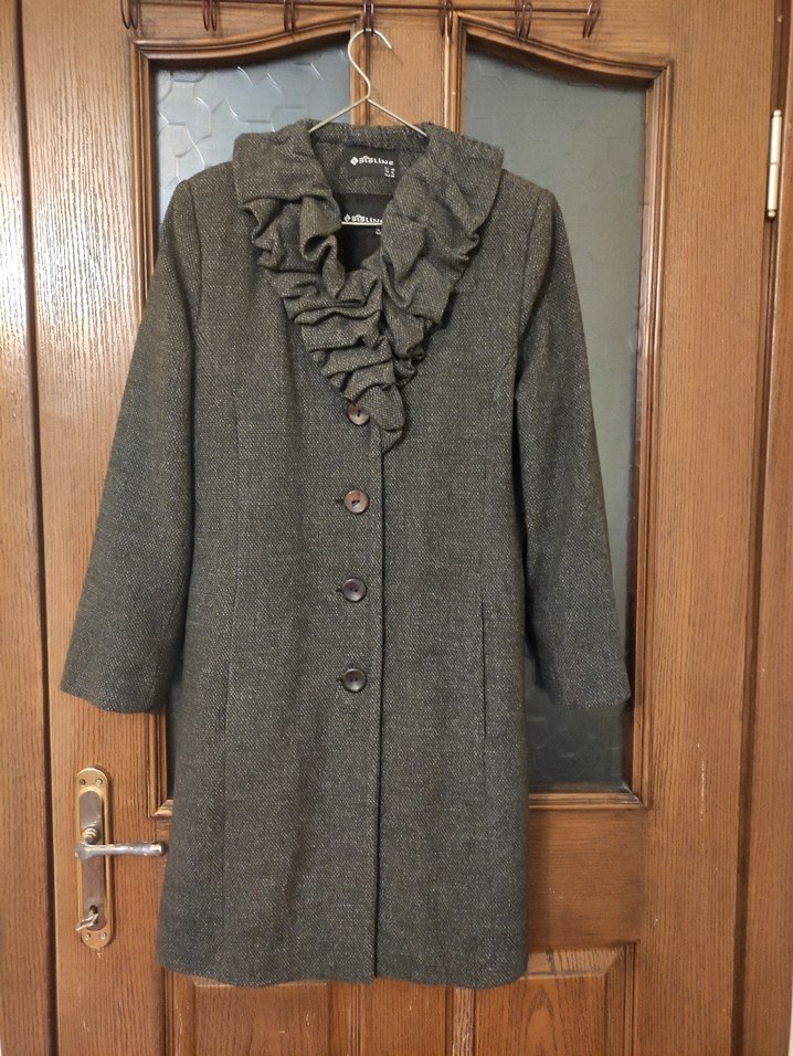 Düğmeli Fırfırlı Gri Kaban - Görsel 4