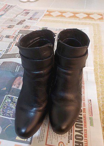 Diğer Kadın Siyah Deri Tokalı Topuklu Bot
