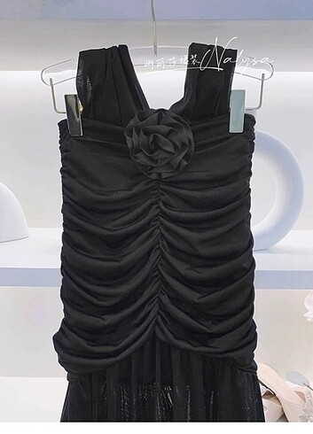 Siyah dekolteli uzun elbise - Görsel 4