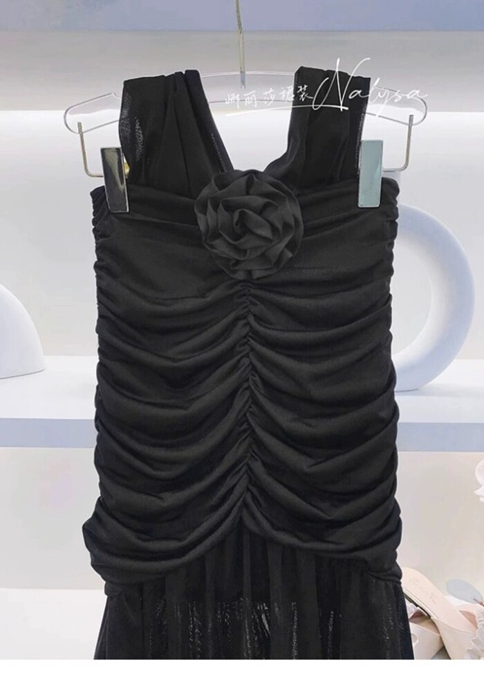 Siyah dekolteli uzun elbise - Görsel 4