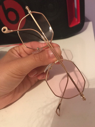 pembe vintage gözlük