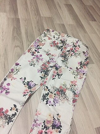 Çiçekli pantolon