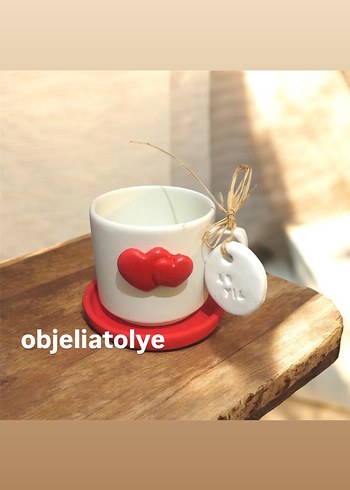 Beyaz Kahve Fincanı ve Kırmızı Taban - Görsel 5