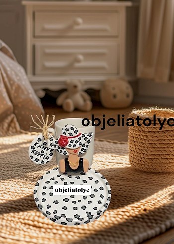 Beyaz Kahve Fincanı ve Kırmızı Taban - Görsel 9