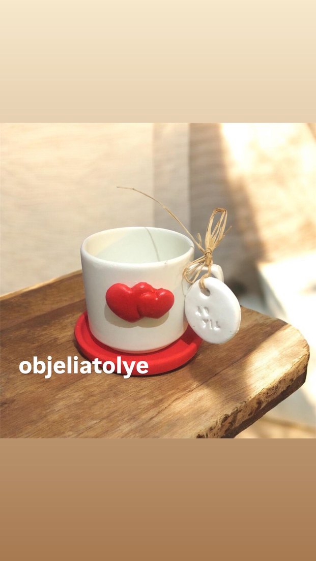 Beyaz Kahve Fincanı ve Kırmızı Taban - Görsel 5