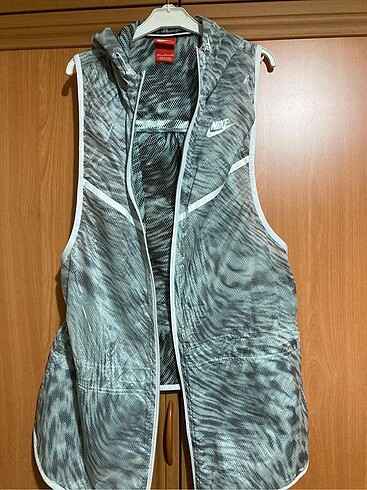 m Beden yeşil Renk Nike sporüst koşu yelek yeşil Orjinal