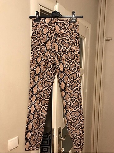 Zara Zara pantolon leopar