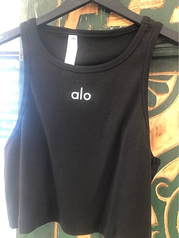 m Beden Alo yoga crop tank