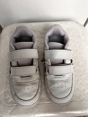 26 Beden beyaz Renk Adidas spor cocuk ayakkabi