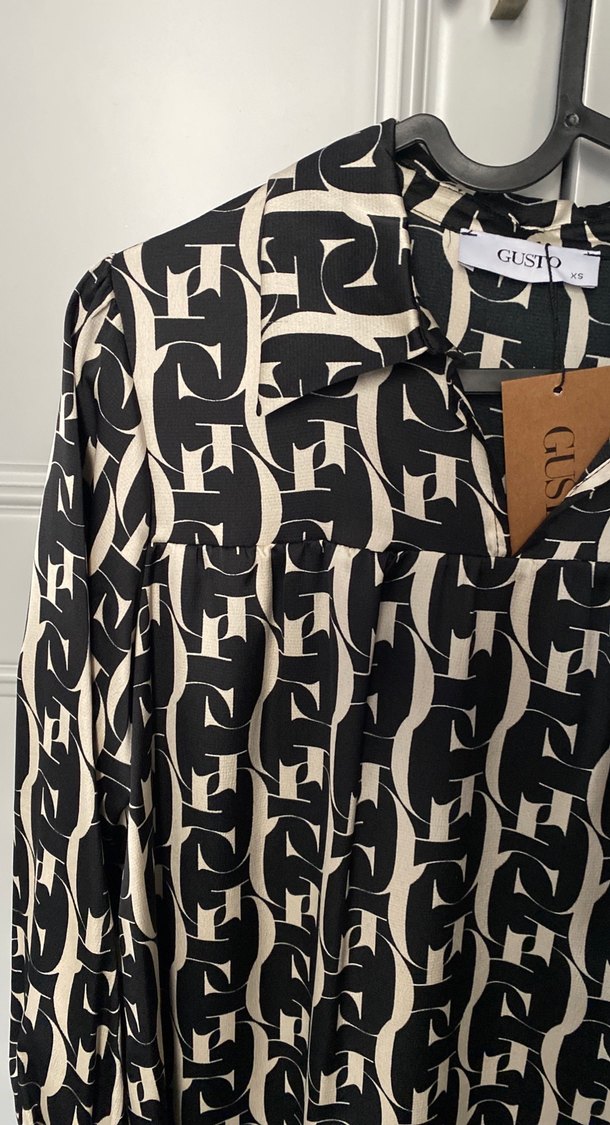 Zincir Detaylı Uzun Siyah Desenli Kadın Tunik - Görsel 2