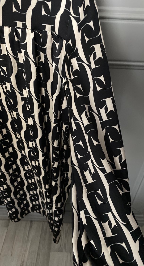 Zincir Detaylı Uzun Siyah Desenli Kadın Tunik - Görsel 3