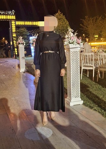 Siyah Uzun Kollu Yüksek Yakalı Kadın abiye