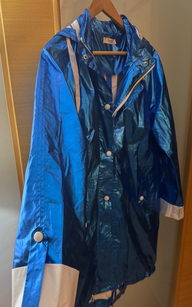 Parlak Mavi Uzun Düğmeli Kadın Yağmurluk - Görsel 2