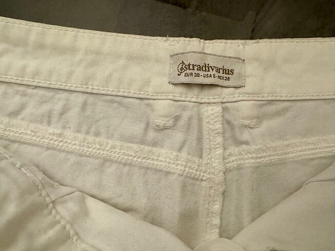 Stradivarius Beyaz şort