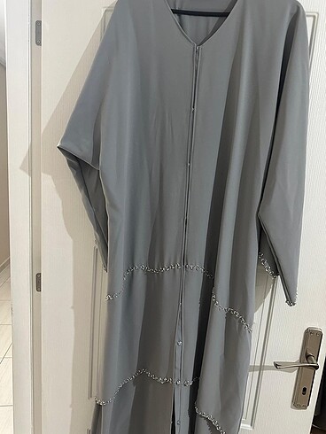 Hilal Hazar abaya