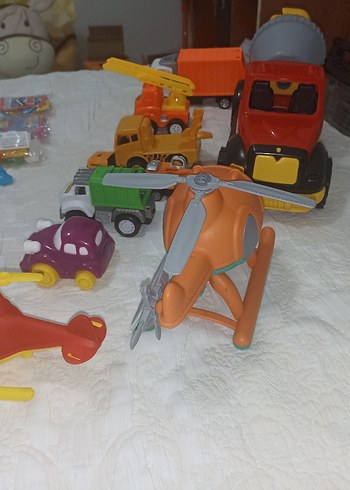 13 PARÇA OYUNCAK. İş Makinesi ,Araba,Helikopter, Topaç ve LEGO - Görsel 4