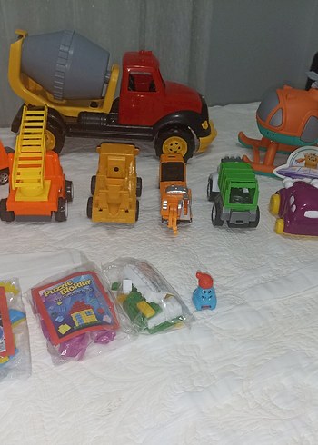 13 PARÇA OYUNCAK. İş Makinesi ,Araba,Helikopter, Topaç ve LEGO - Görsel 6