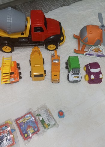 13 PARÇA OYUNCAK. İş Makinesi ,Araba,Helikopter, Topaç ve LEGO - Görsel 2