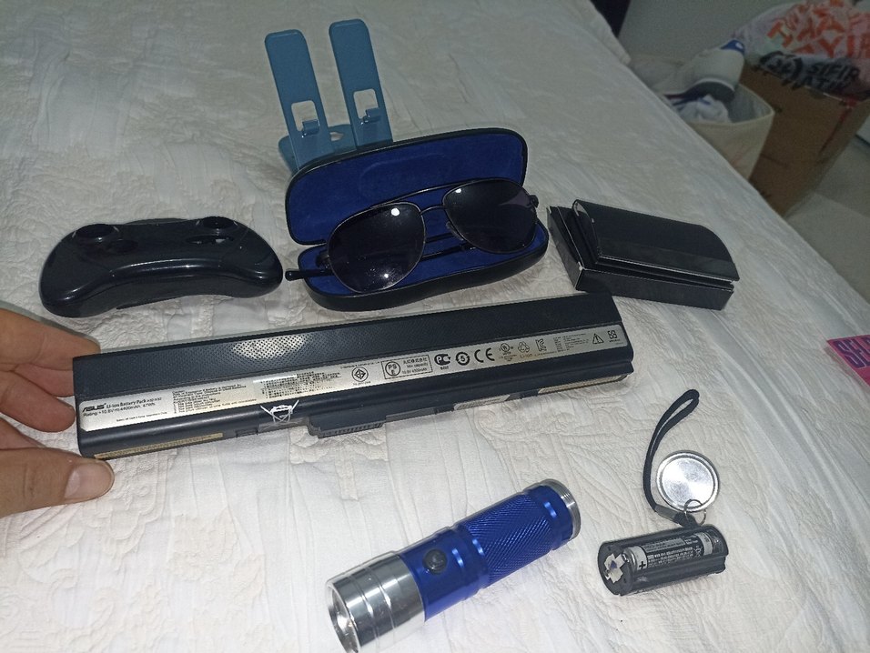 İNFİNİTY GÖZLÜK, EL FENERİ, ASUS BATARYA, SİGARA TABAKASI - Görsel 3