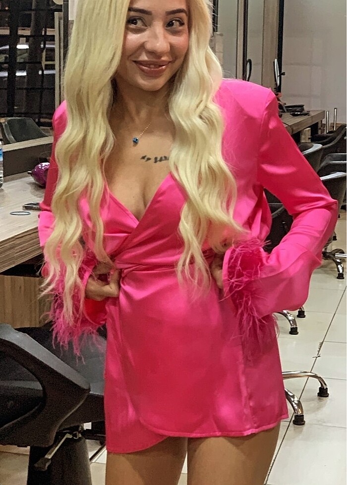 Bershka pembe elbise kolları tüylü - Görsel 4