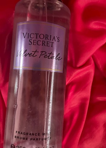 Victoria's Secret Velvet Petals Kadın Parfümü 250 ml - Görsel 2