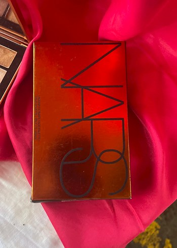 NARS Kırmızı Göz Farı Paleti - Görsel 3