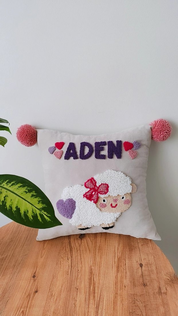Punch Nakışı Çocuk Yastığı - Görsel 2