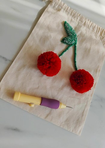 Nakışlı ve Ponponlu Kırmızı Kiraz büzgülü Bez çanta kese - Görsel 3