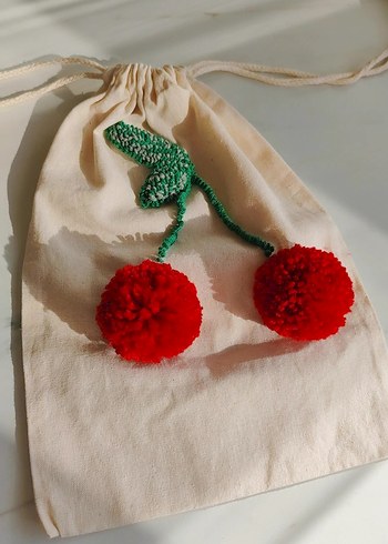 Nakışlı ve Ponponlu Kırmızı Kiraz büzgülü Bez çanta kese - Görsel 2