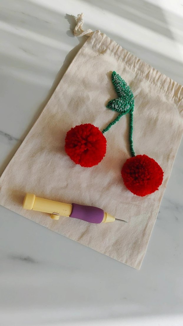 Nakışlı ve Ponponlu Kırmızı Kiraz büzgülü Bez çanta kese - Görsel 3