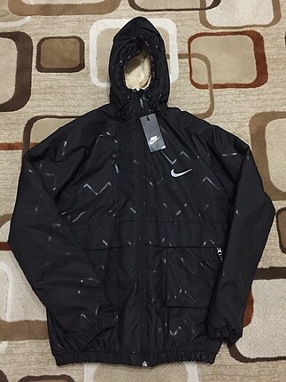 Nike mont