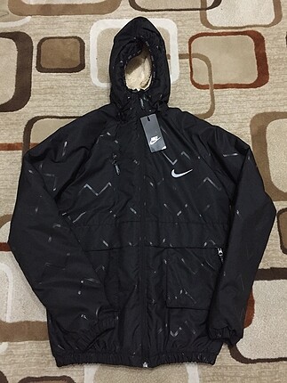 Nike mont