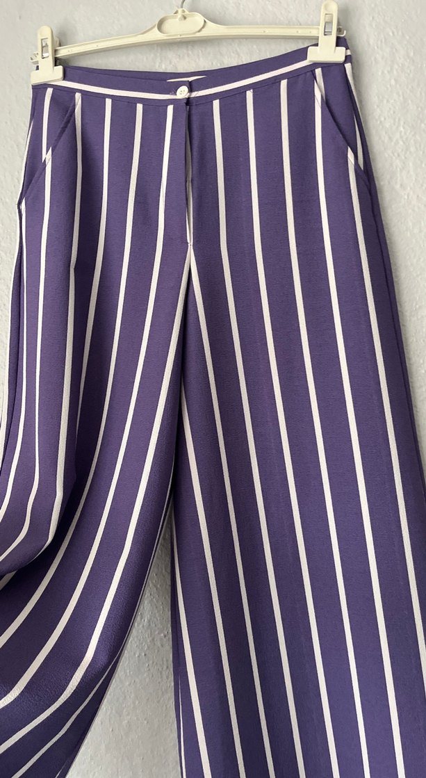 Mor Çizgili Pilili Kadın Kumaş Pantolon - Görsel 4