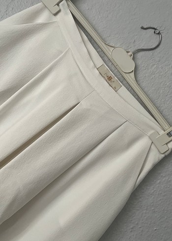 Kadın Beyaz Pilili Uzun Kumaş Pantolon - Görsel 5