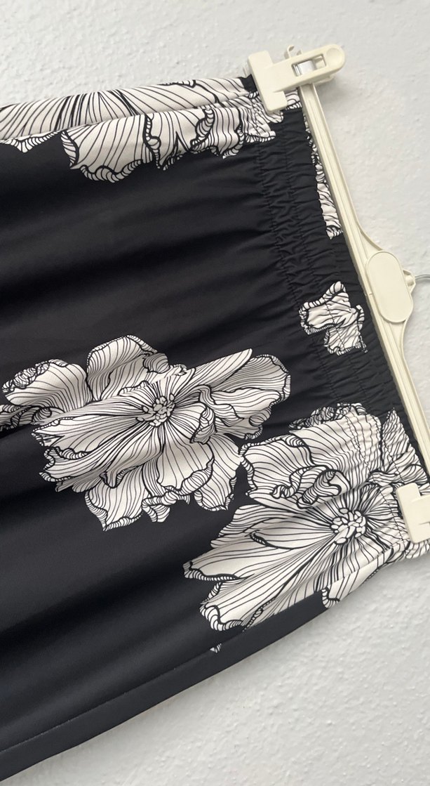 Siyah Çiçek Desenli Uzun Bol Kesim Pantolon - Görsel 3