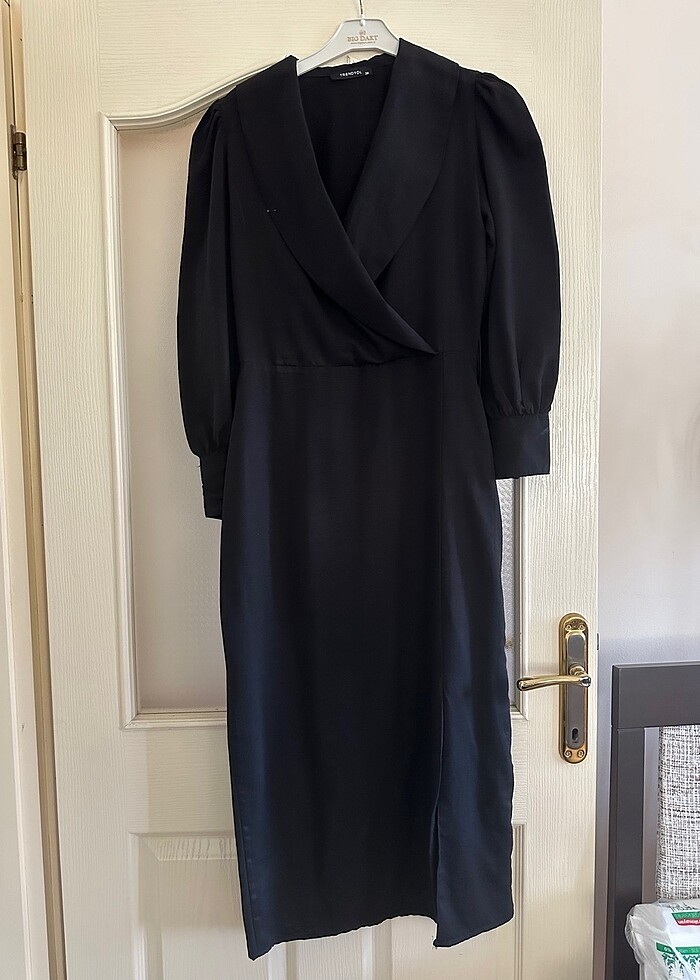 Balon kollu Kruvaze siyah elbise - Görsel 2