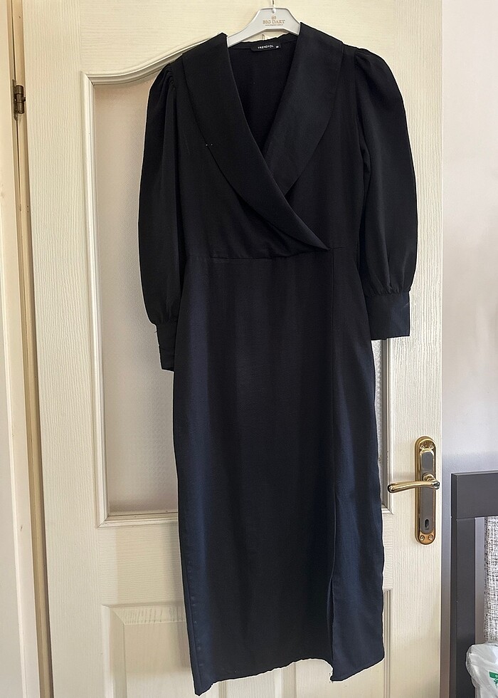 Balon kollu Kruvaze siyah elbise - Görsel 3